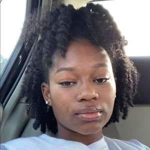 Meet your Posher, Briana